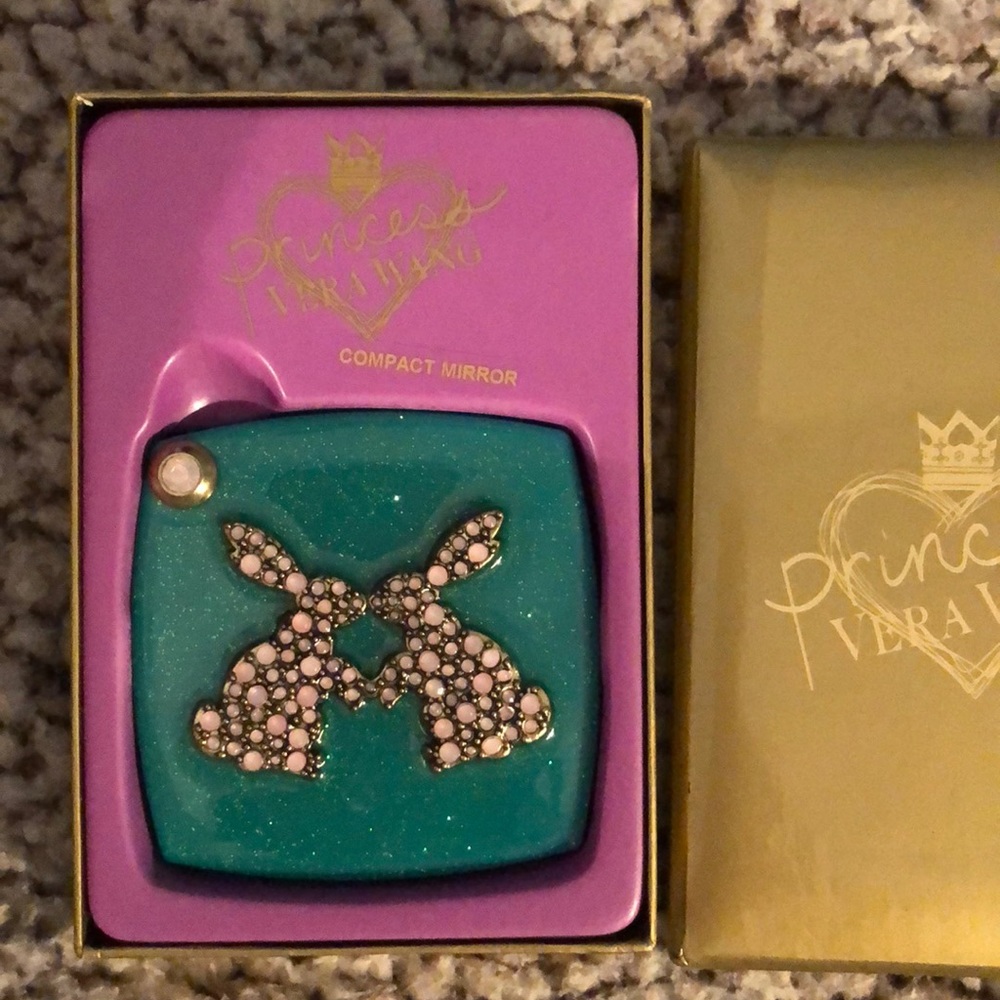 Vera Wang compact mirror